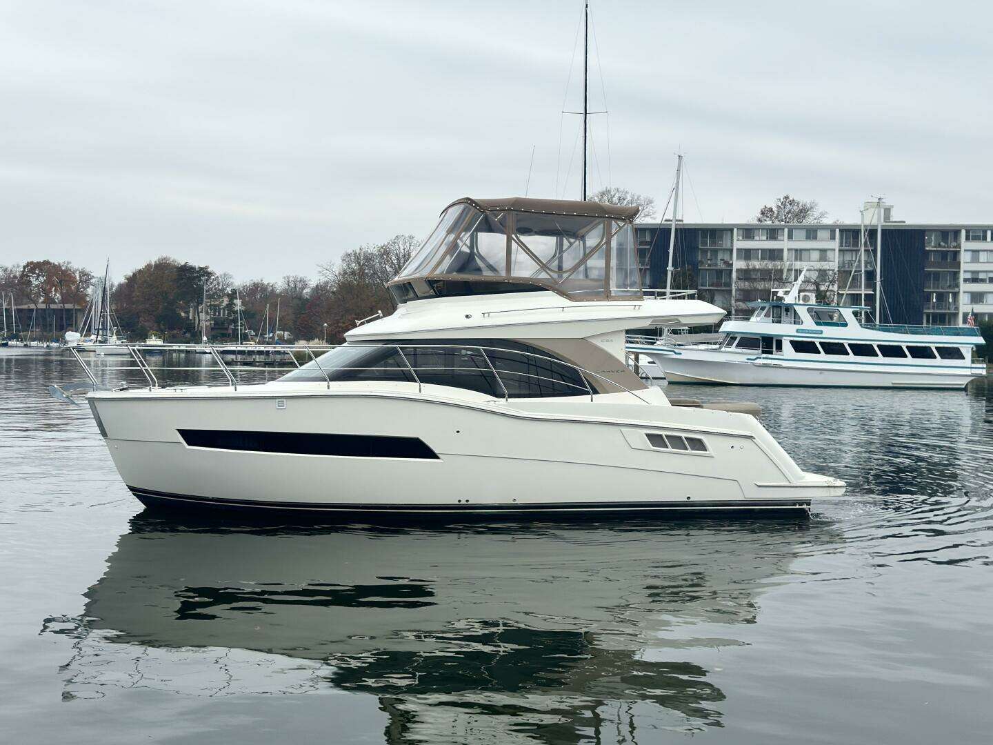 2016 Carver C34 Command Bridge - Image 2
