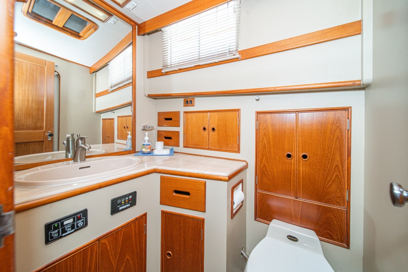 1987 Grand Banks 47 motoryacht - Image 76