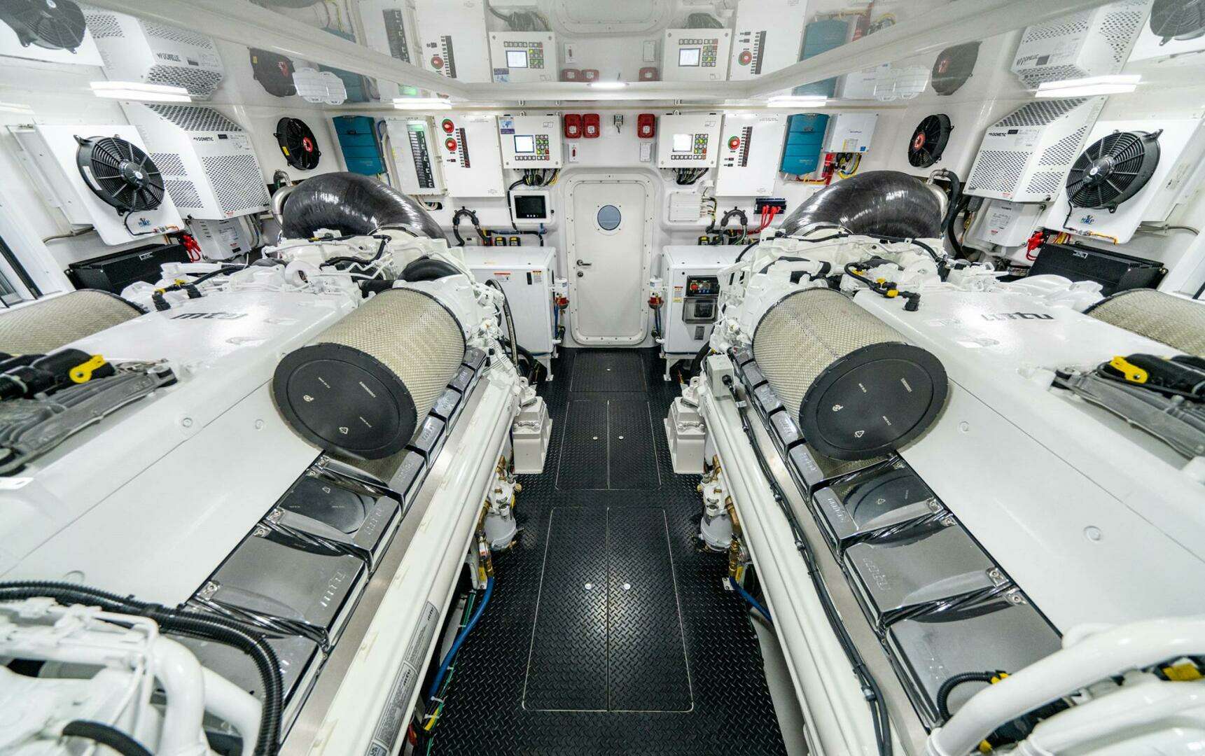2026 Viking 82 Convertible - Image 31