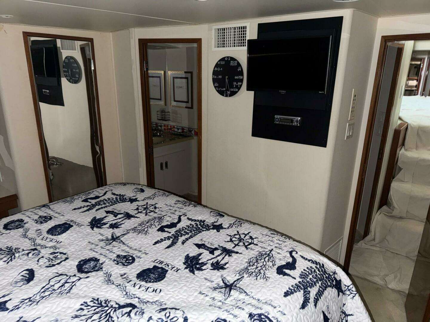 1998 Viking Motor Yacht - Image 25