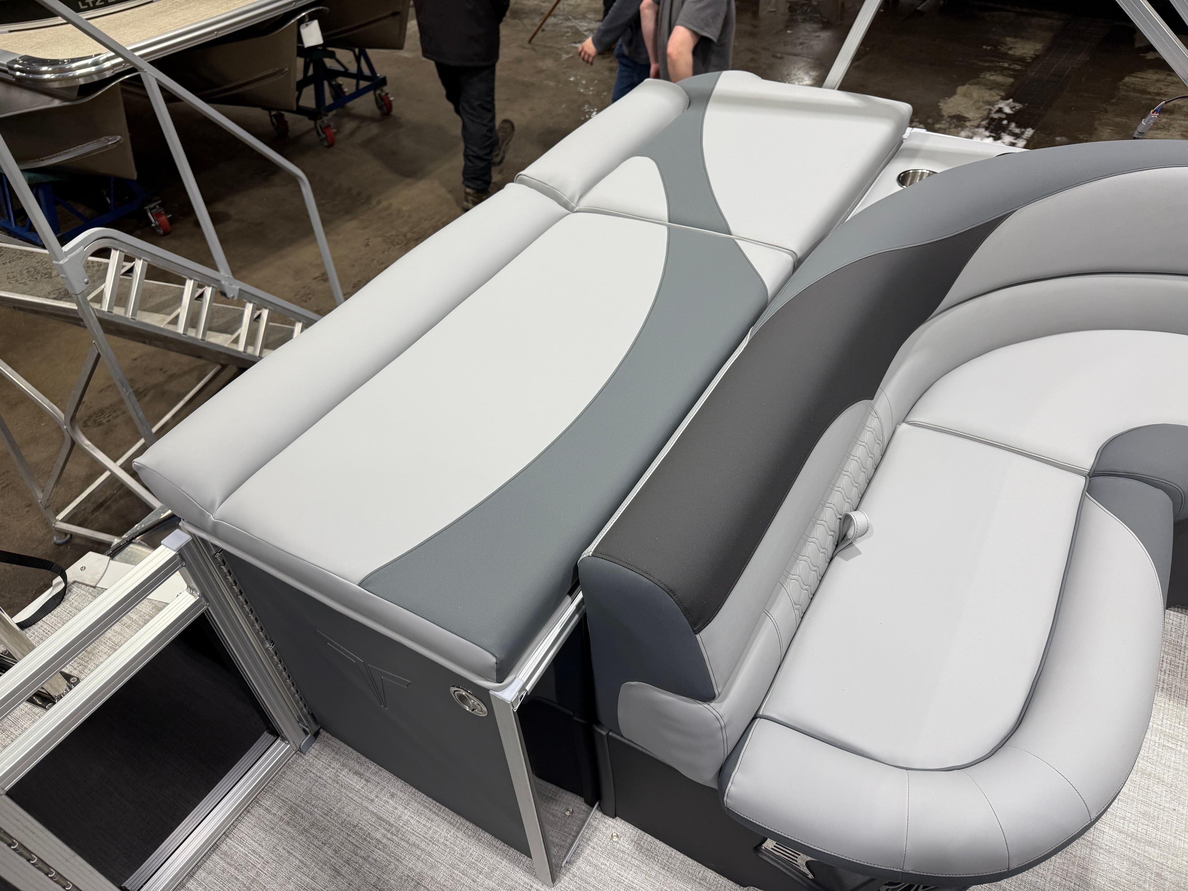 2026 Tahoe LTZ 1985 Cruise Pontoon & Honda 4-Stroke EFI - 16