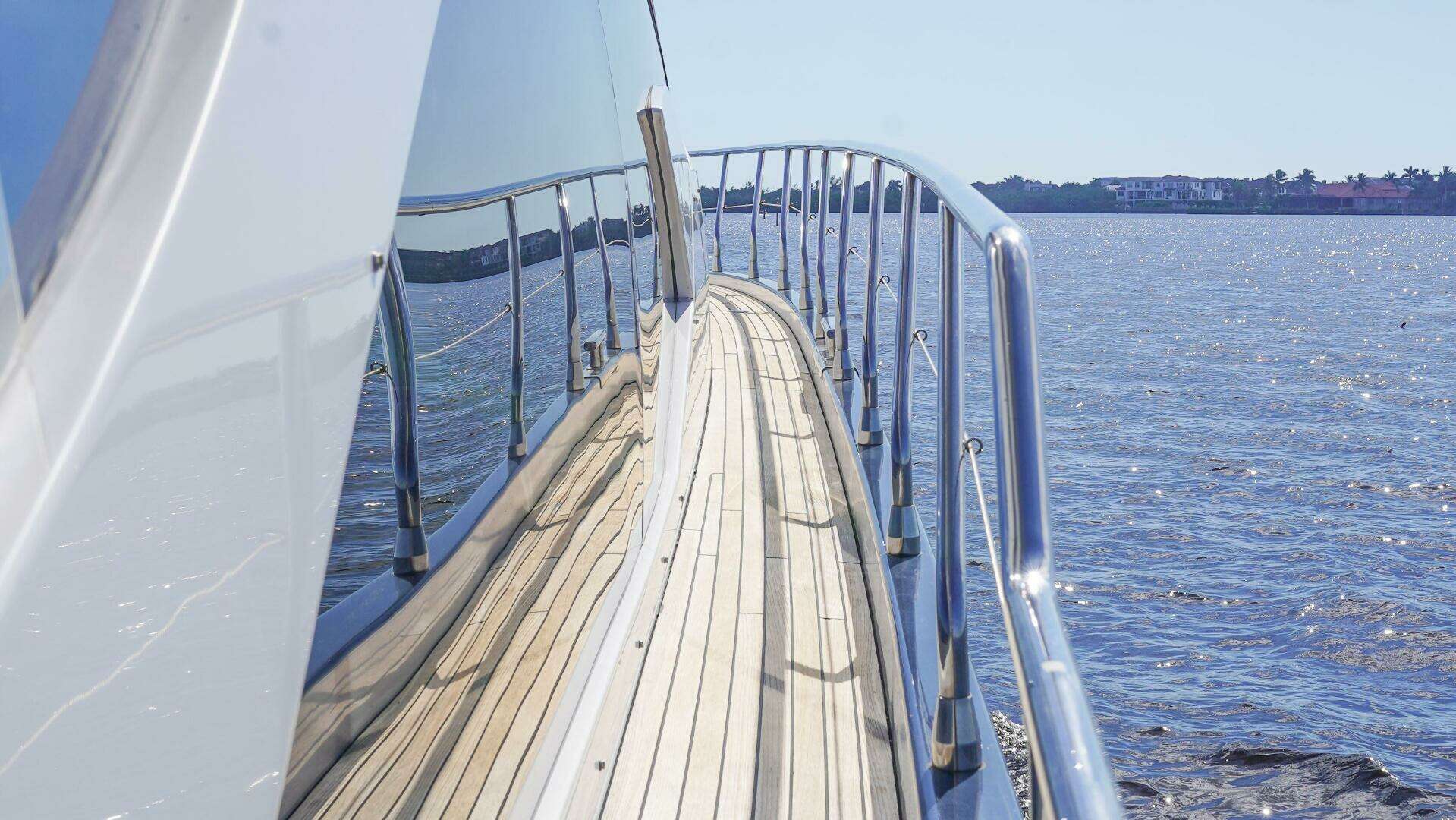 2017 Azimut 66 Flybridge - Image 14