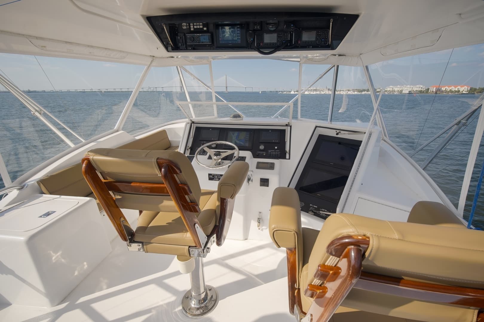 2002 Hatteras 60 Convertible - Image 25