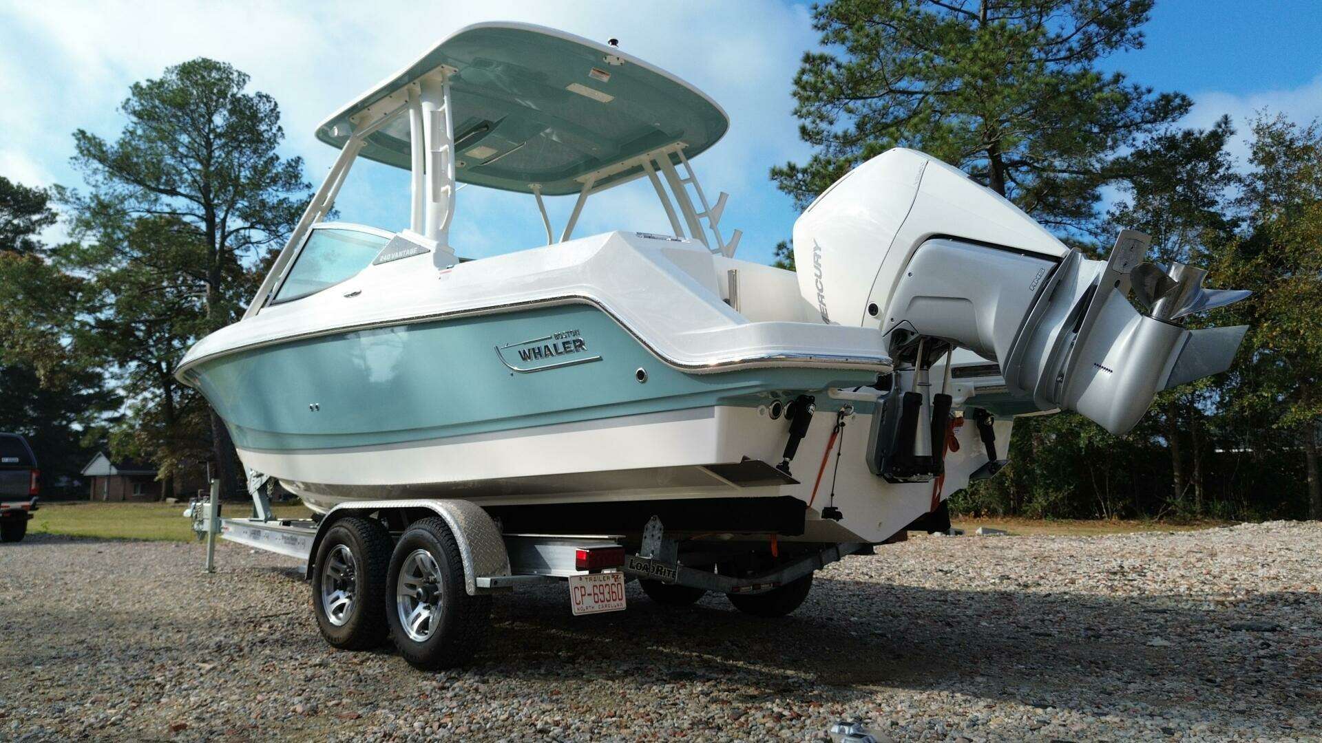 2023 Boston Whaler 240 Vantage - Image 14