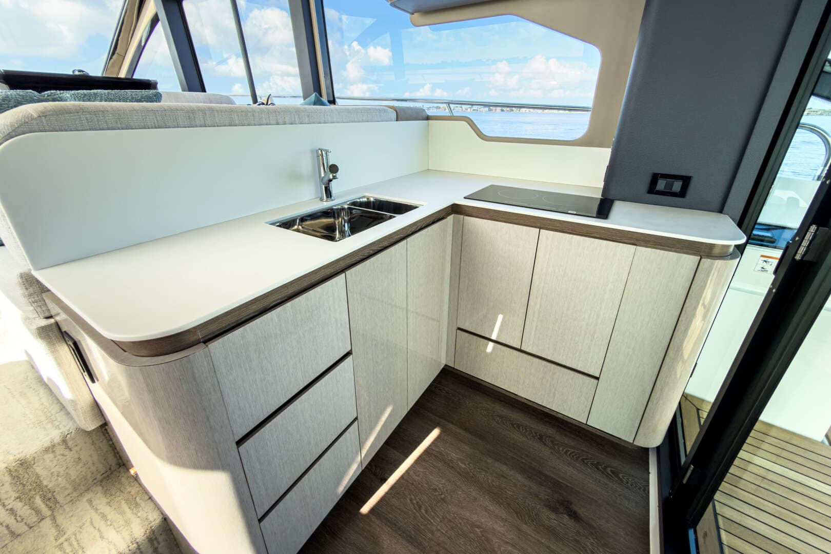 2026 Cruisers Yachts 50 FLY - Image 19
