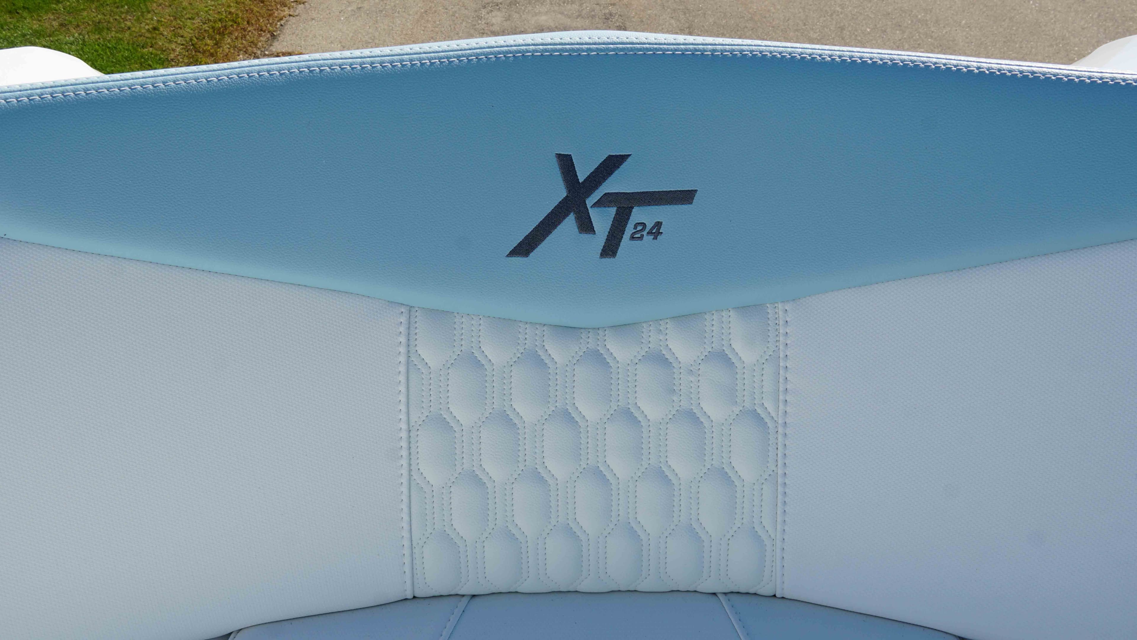 2026 MasterCraft XT24 - 29