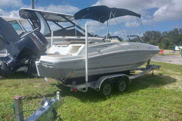2017 Bayliner VR5 - Image 1