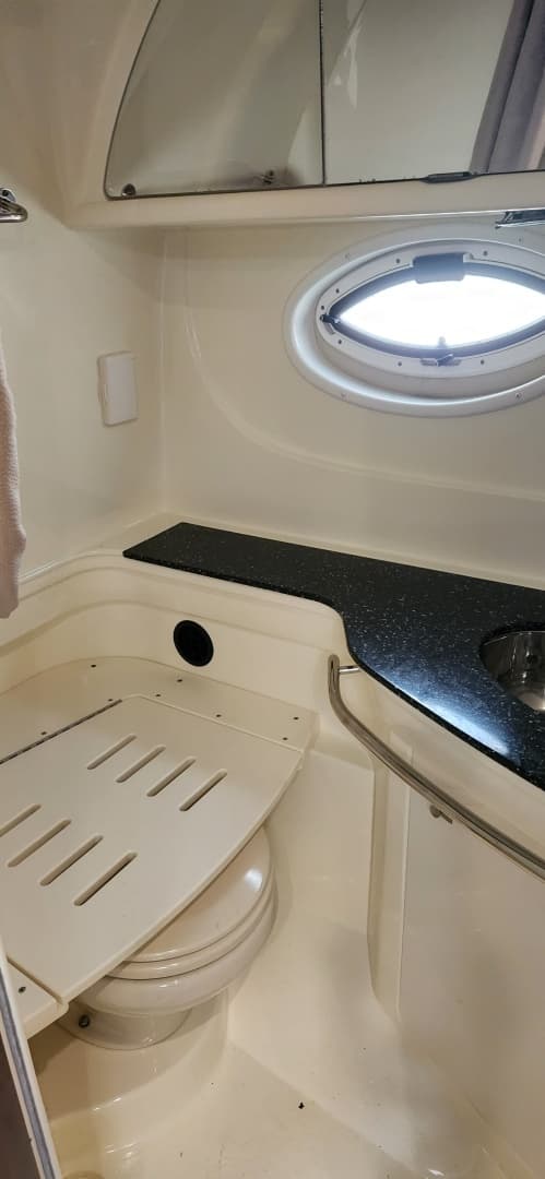 2015 Monterey 335 Sport Yacht - Image 13
