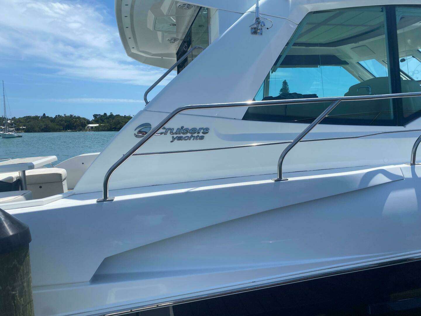 2012 Cruisers Yachts 48 Cantius - Image 9