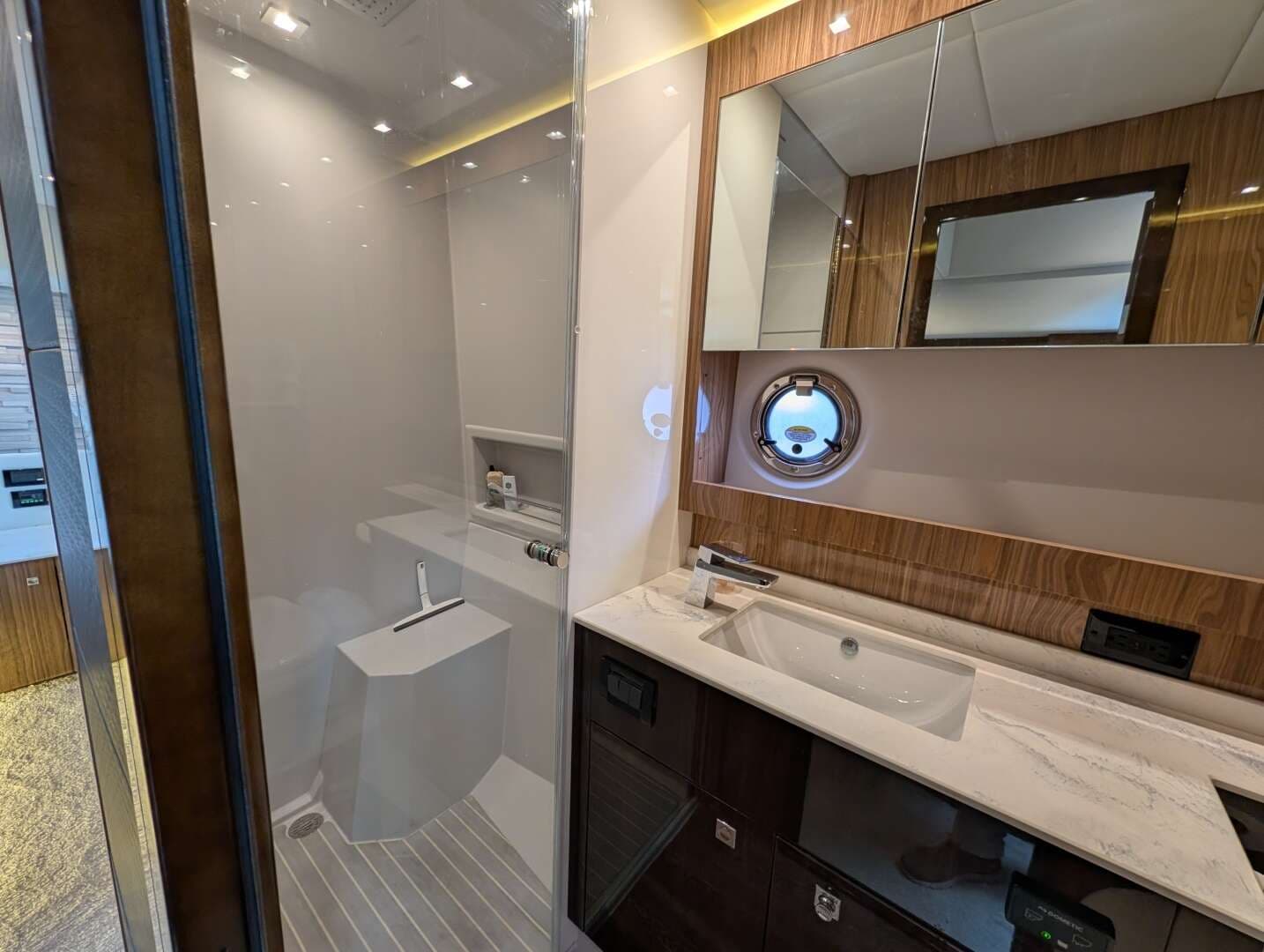 2022 Cruisers Yachts 54 Cantius - Image 40