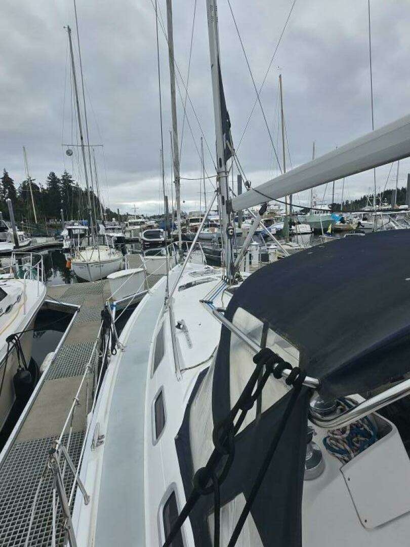 2002 Hunter 356 - Image 13