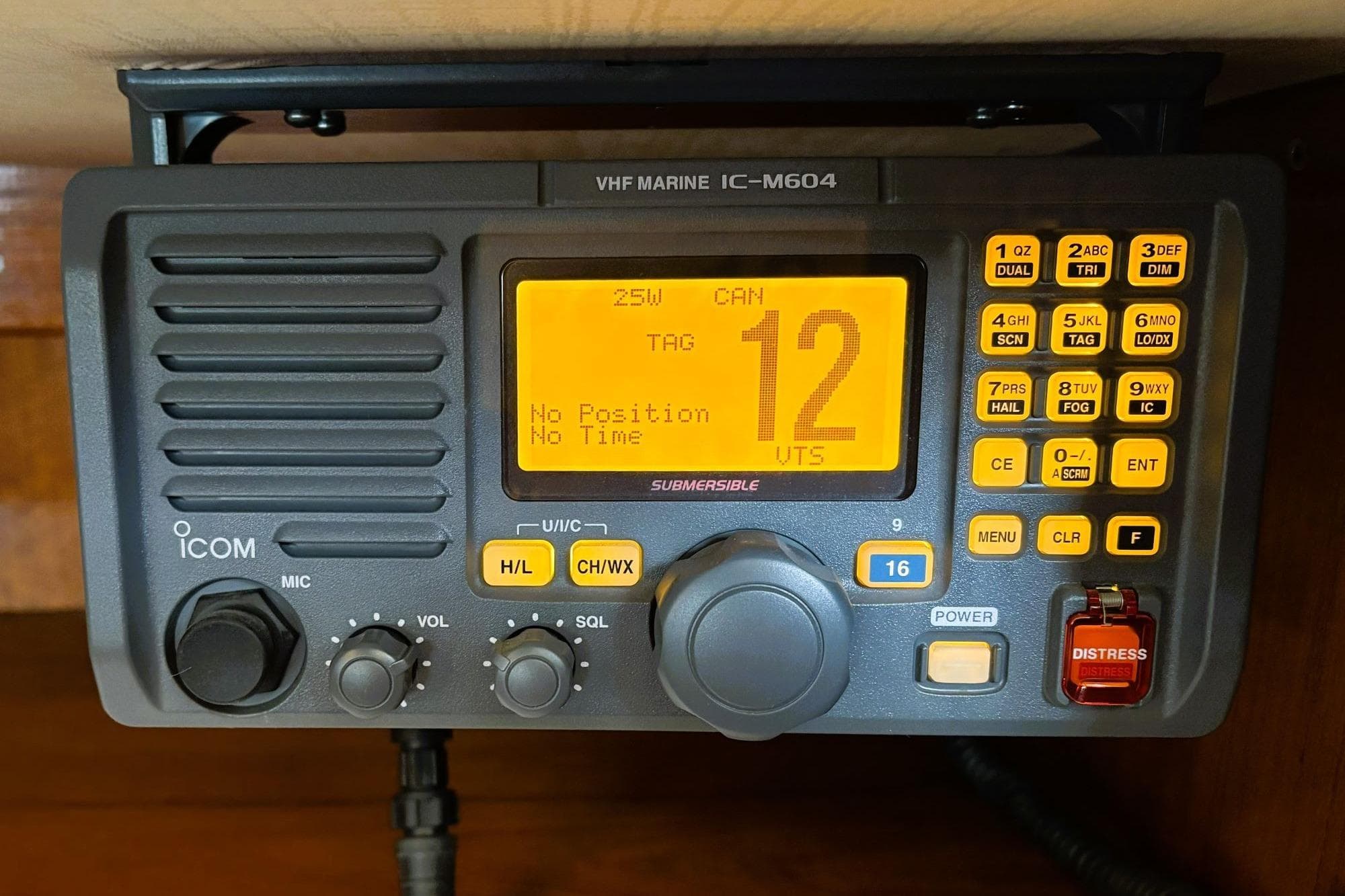 VHF marine radio IC-M604 with illuminated display and controls, Discovery 42, 1980 model.