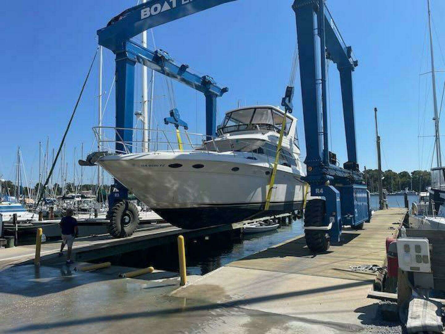 1999 Sea Ray 480 Sedan Bridge - Image 11