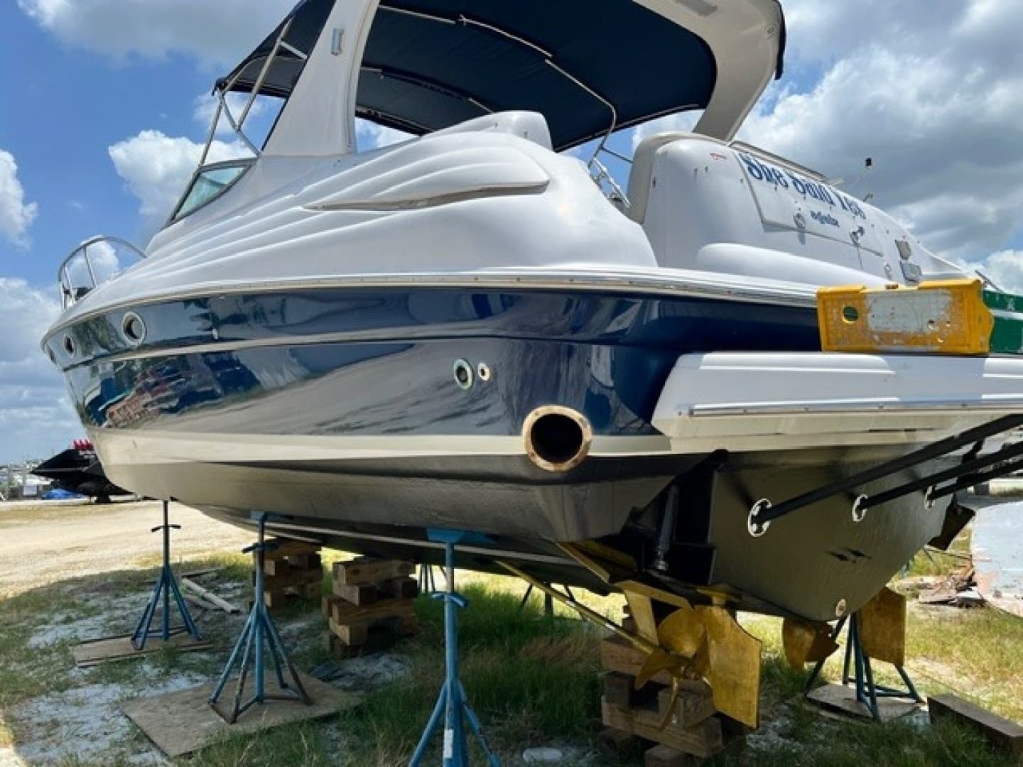 2006 Larson 370 Cabrio - Image 2