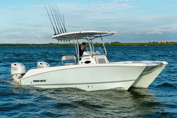 2026 Twin Vee 240 STX CC - Image 1