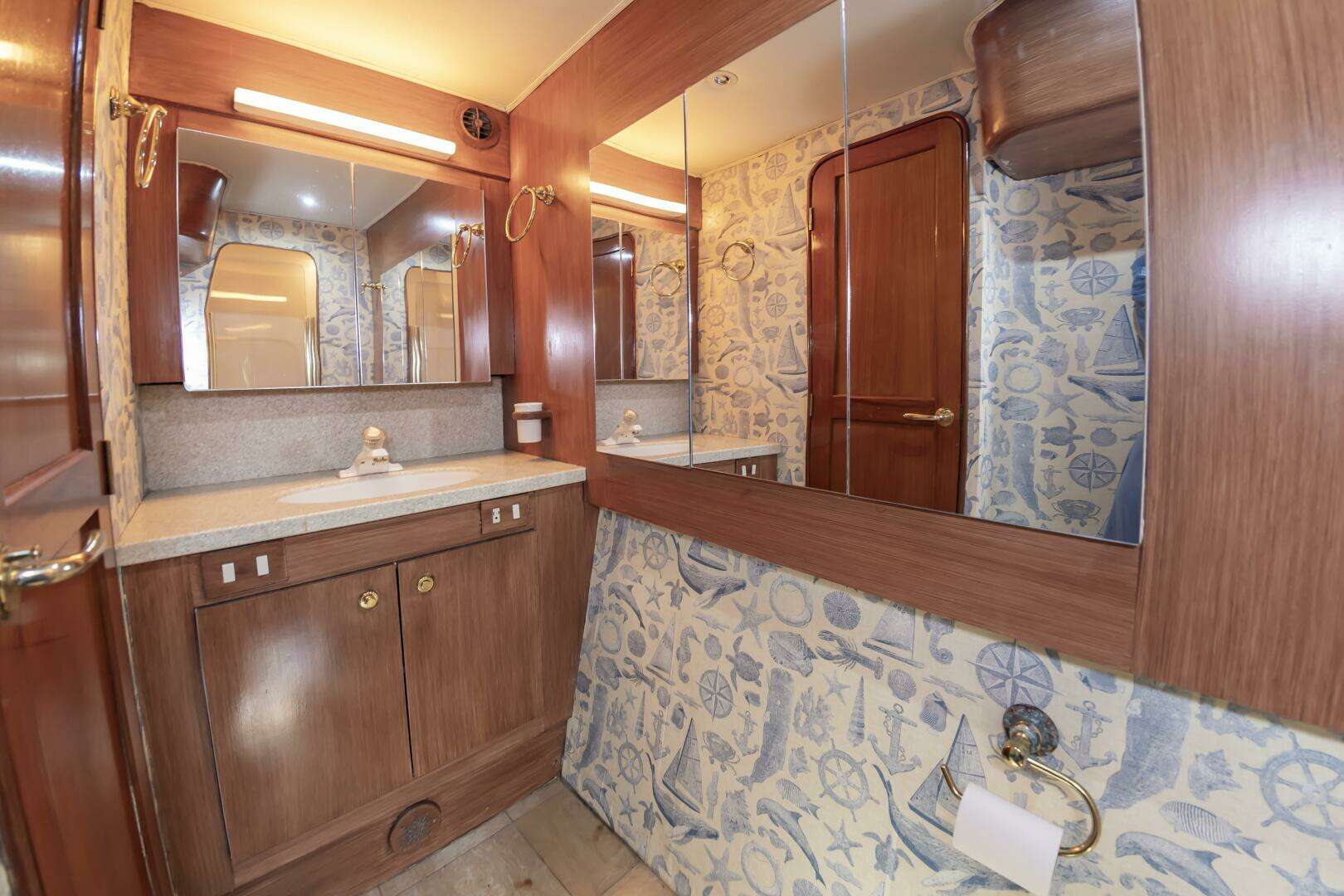 2001 Ocean Yachts 52 SUPER SPORT - Image 55