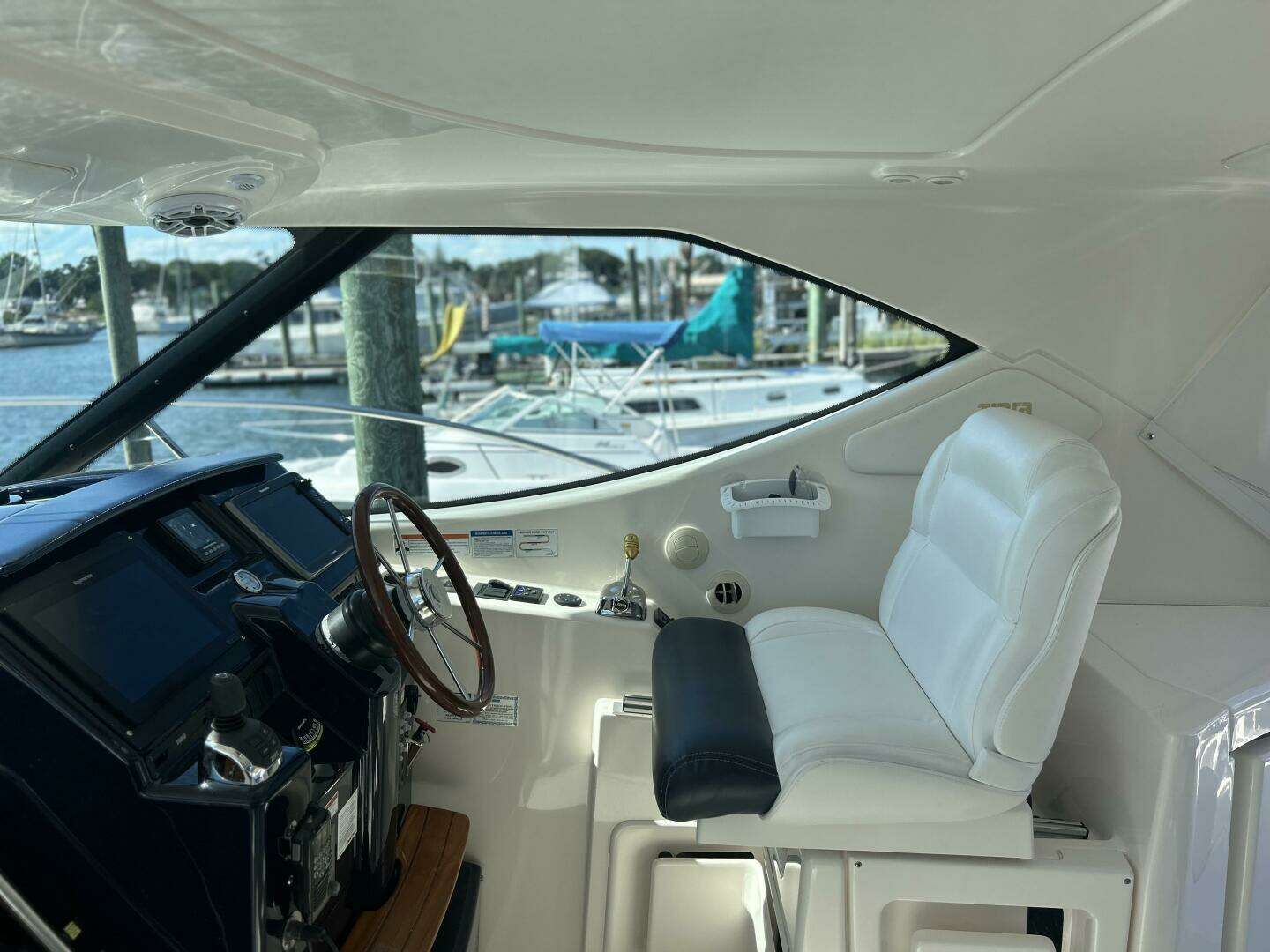 2008 Tiara Yachts 3500 Sovran - Image 15