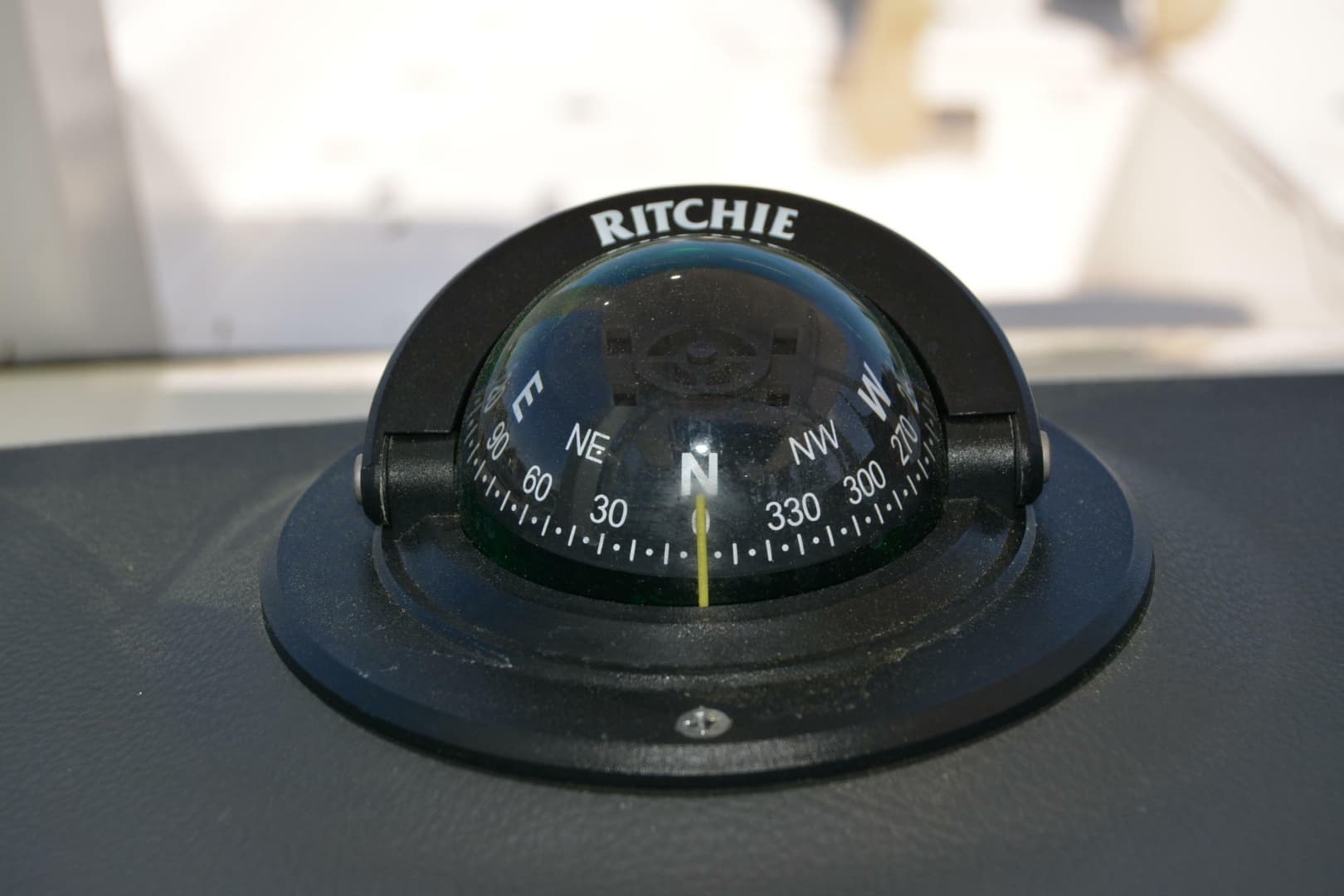 2021 Boston Whaler 270 Dauntless - Image 39