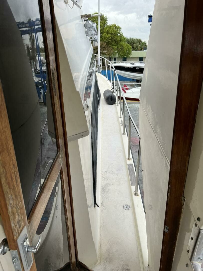 1987 Californian 42 Motor Yacht - Image 30