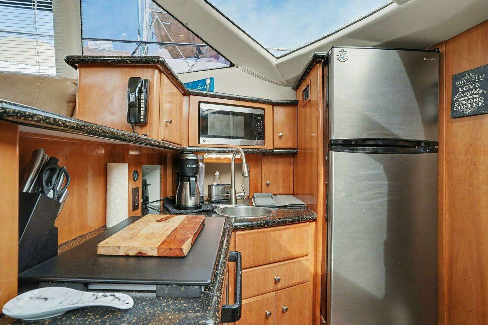 2001 Carver 356 - Image 8