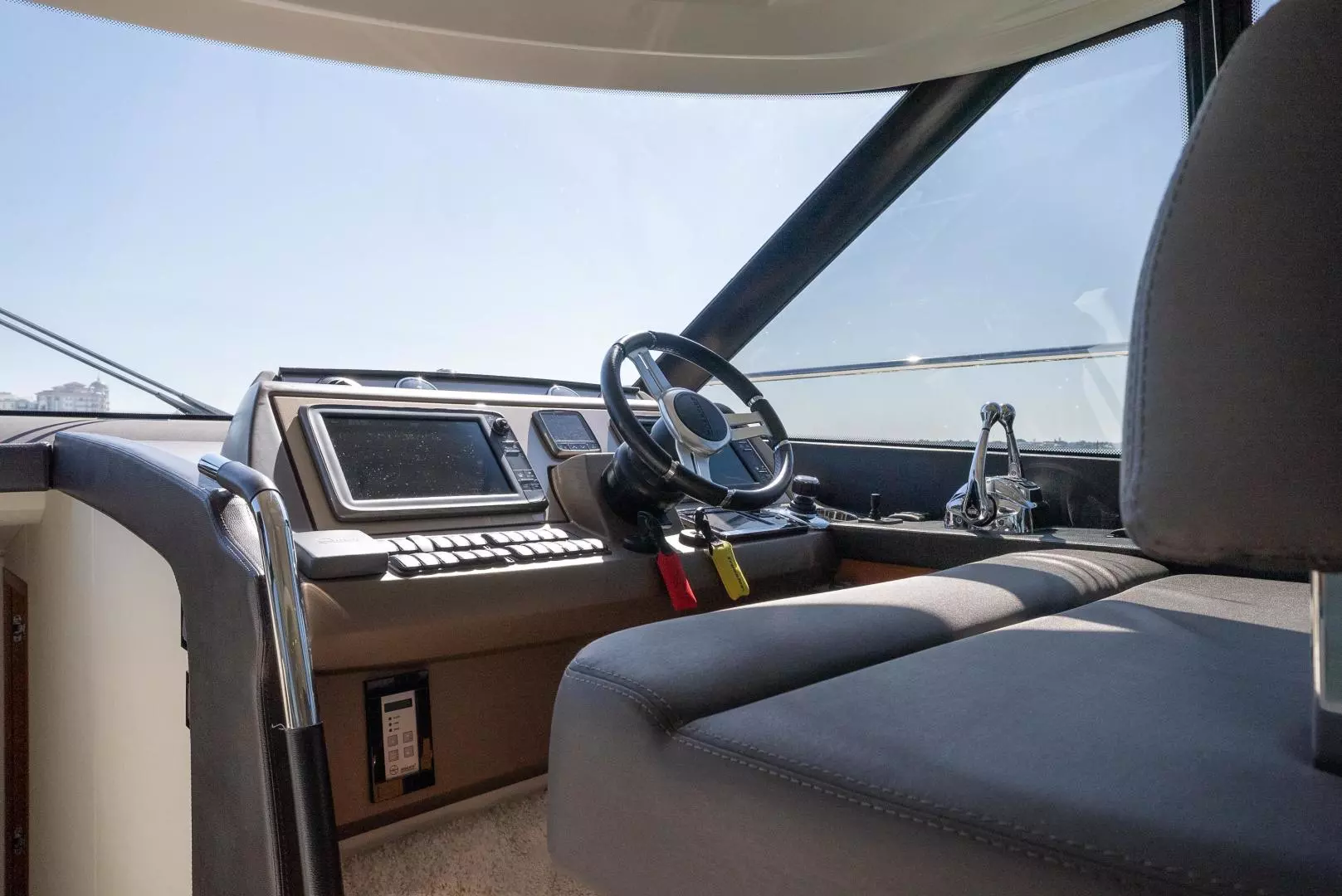 2016 Prestige 550 S - Image 30