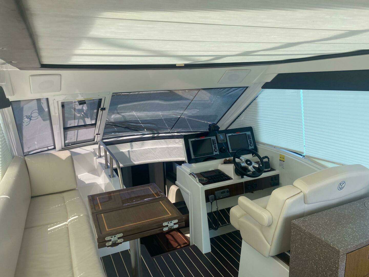 2012 Cruisers Yachts 48 Cantius - Image 12