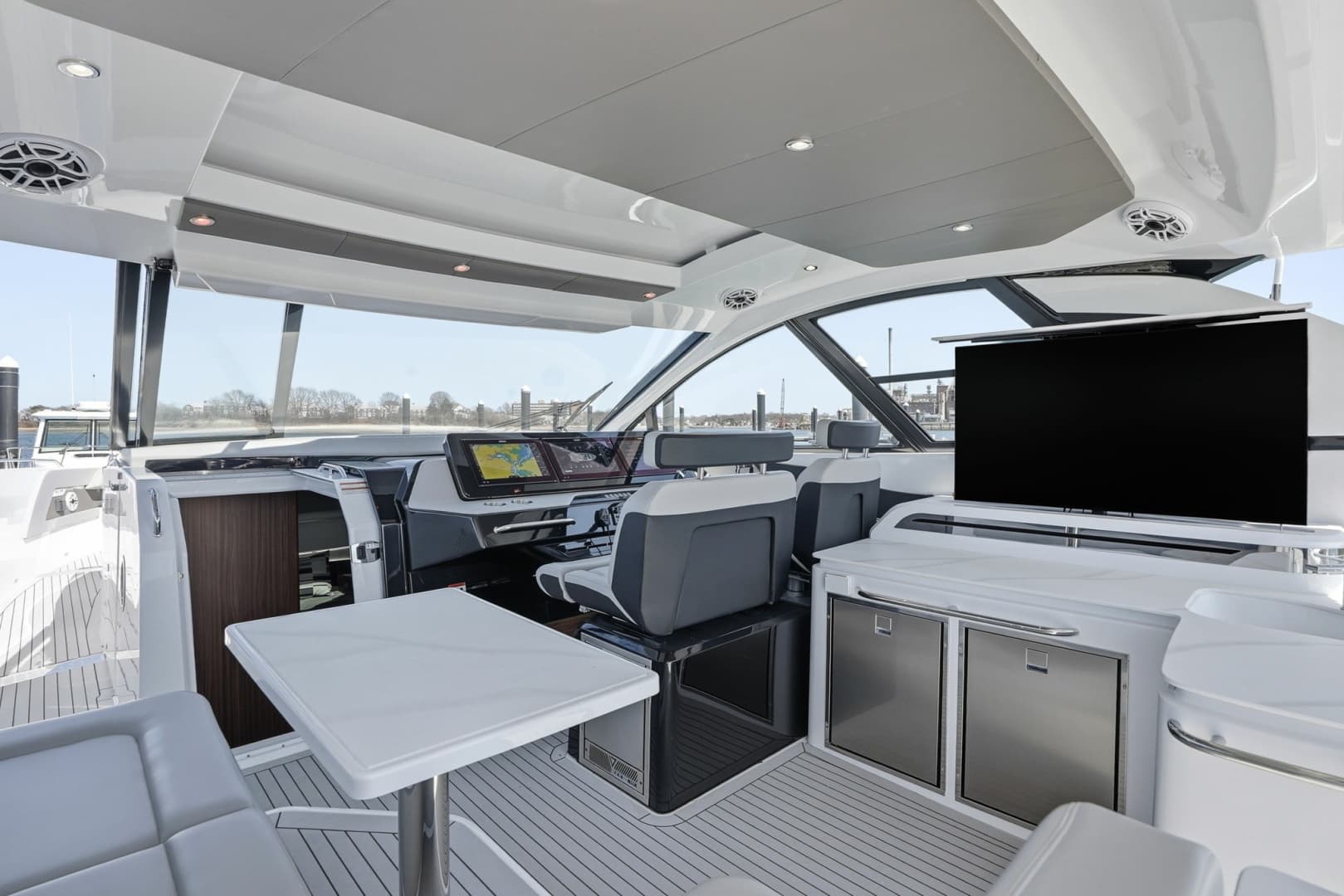 2026 Cruisers Yachts 50GLS OB - Image 23
