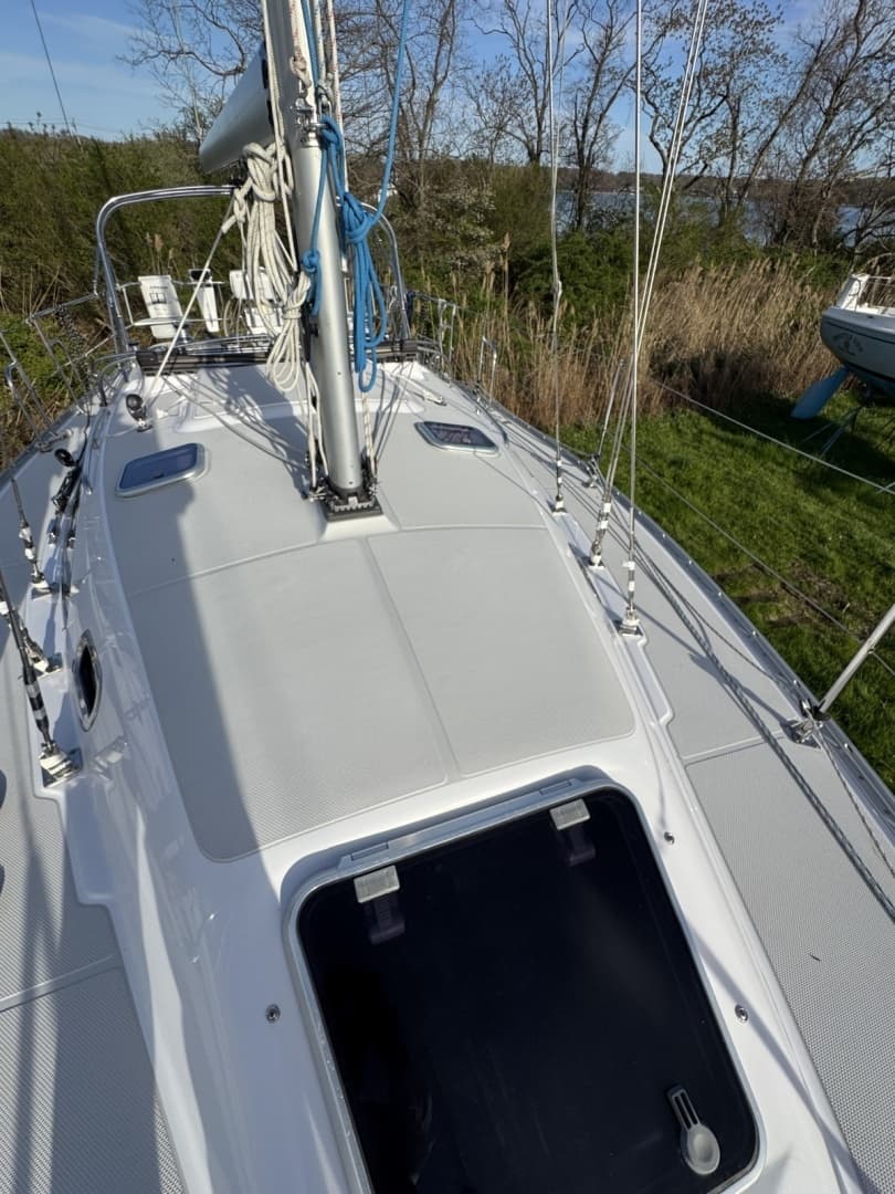2019 Catalina 315 - Image 21