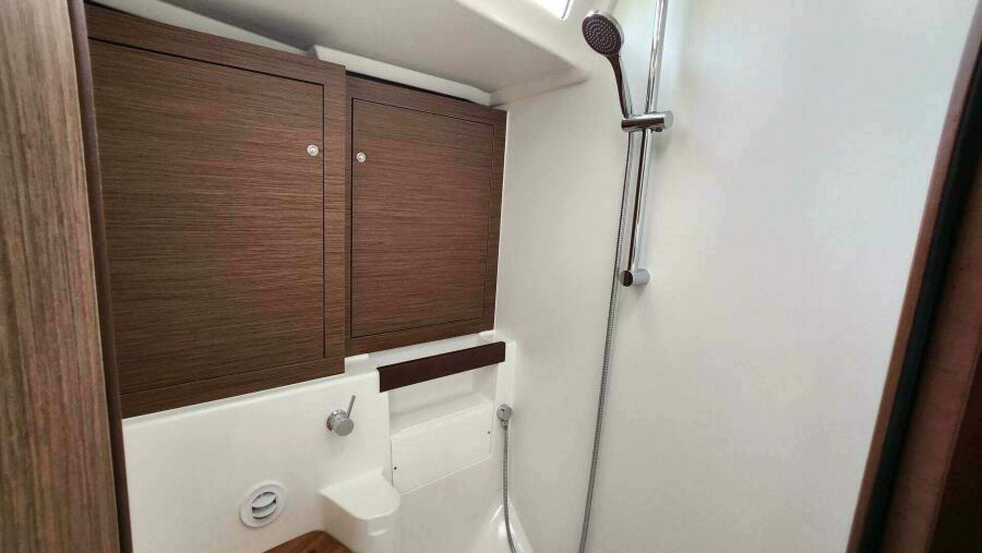 2024 Beneteau Oceanis 51.1 - Image 10