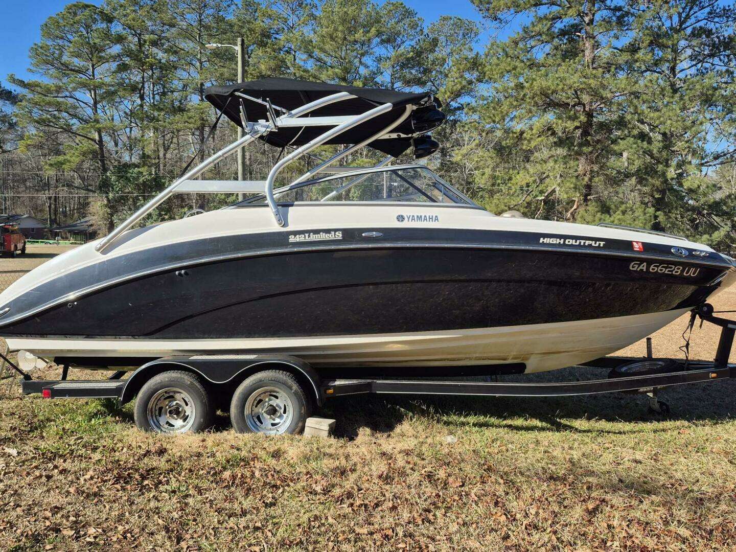 2011 Yamaha Boats 242 Limited S - Image 2