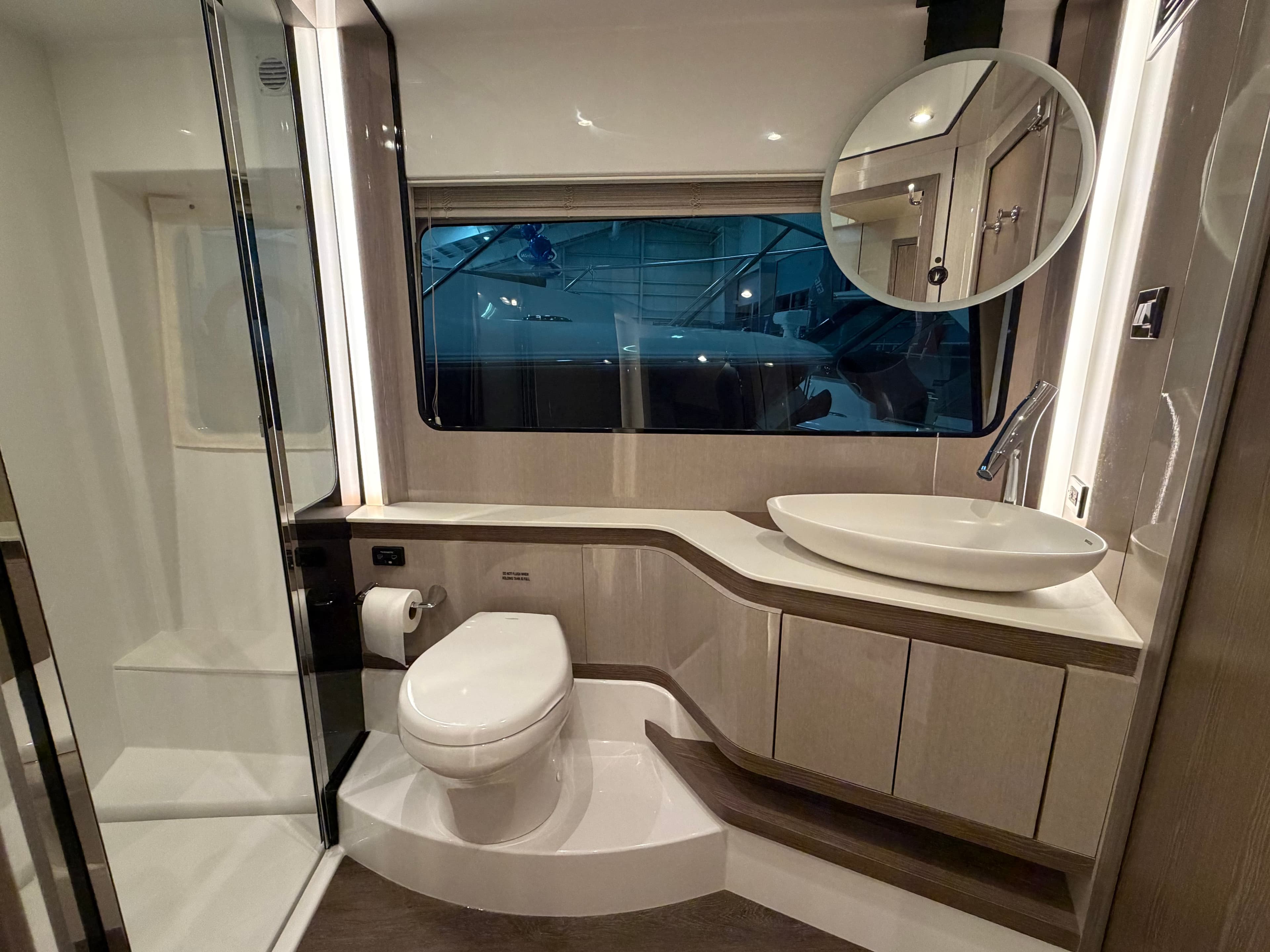 2026 Cruisers Yachts 57 Fly - 62
