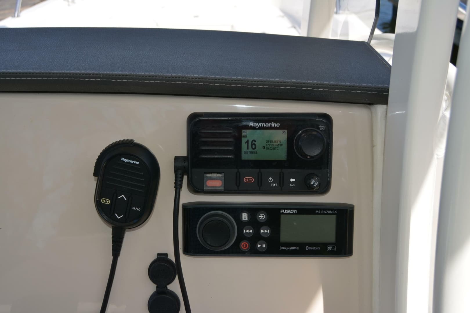 2021 Boston Whaler 270 Dauntless - Image 43