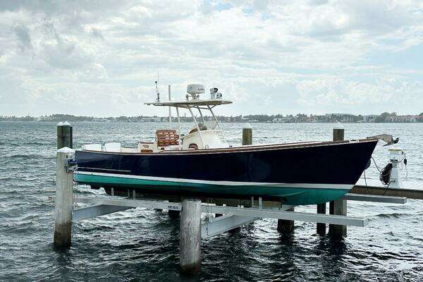 2002 Hinckley Talaria 29 C - Image 1