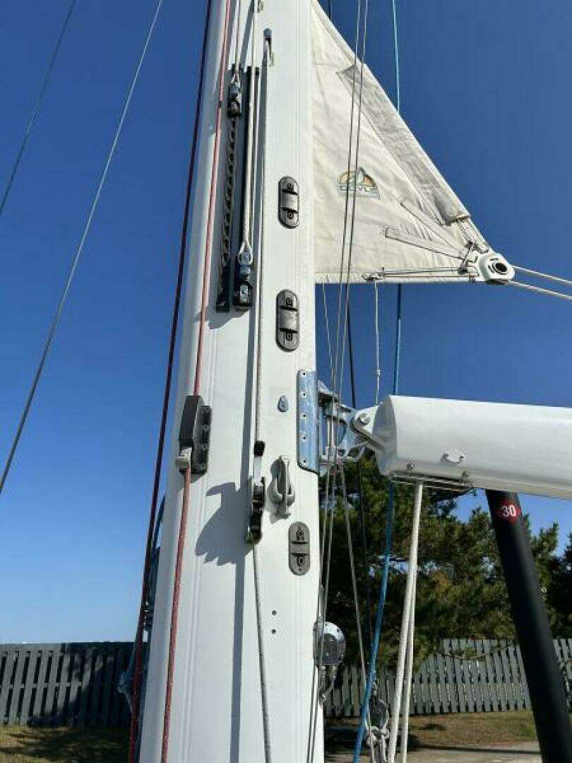 2011 Hylas 70 - Image 11
