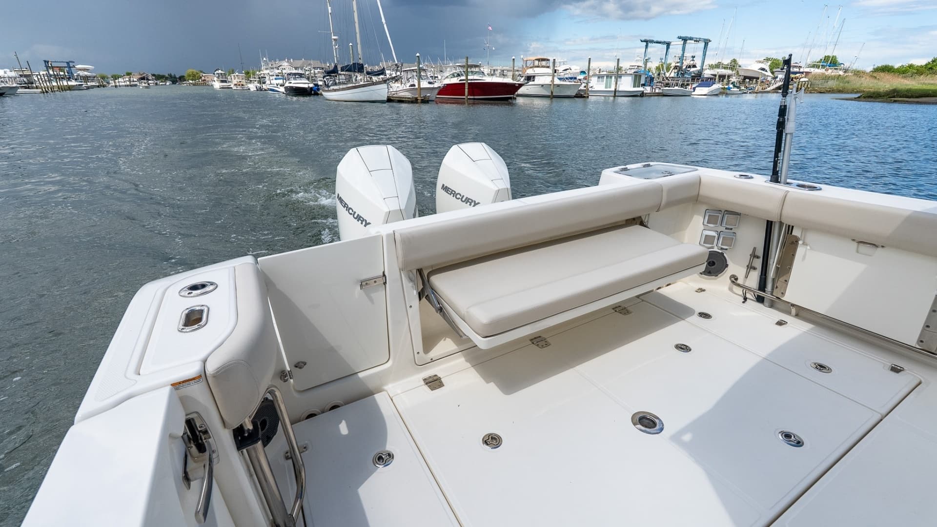 2020 Boston Whaler 325 Conquest - Image 11