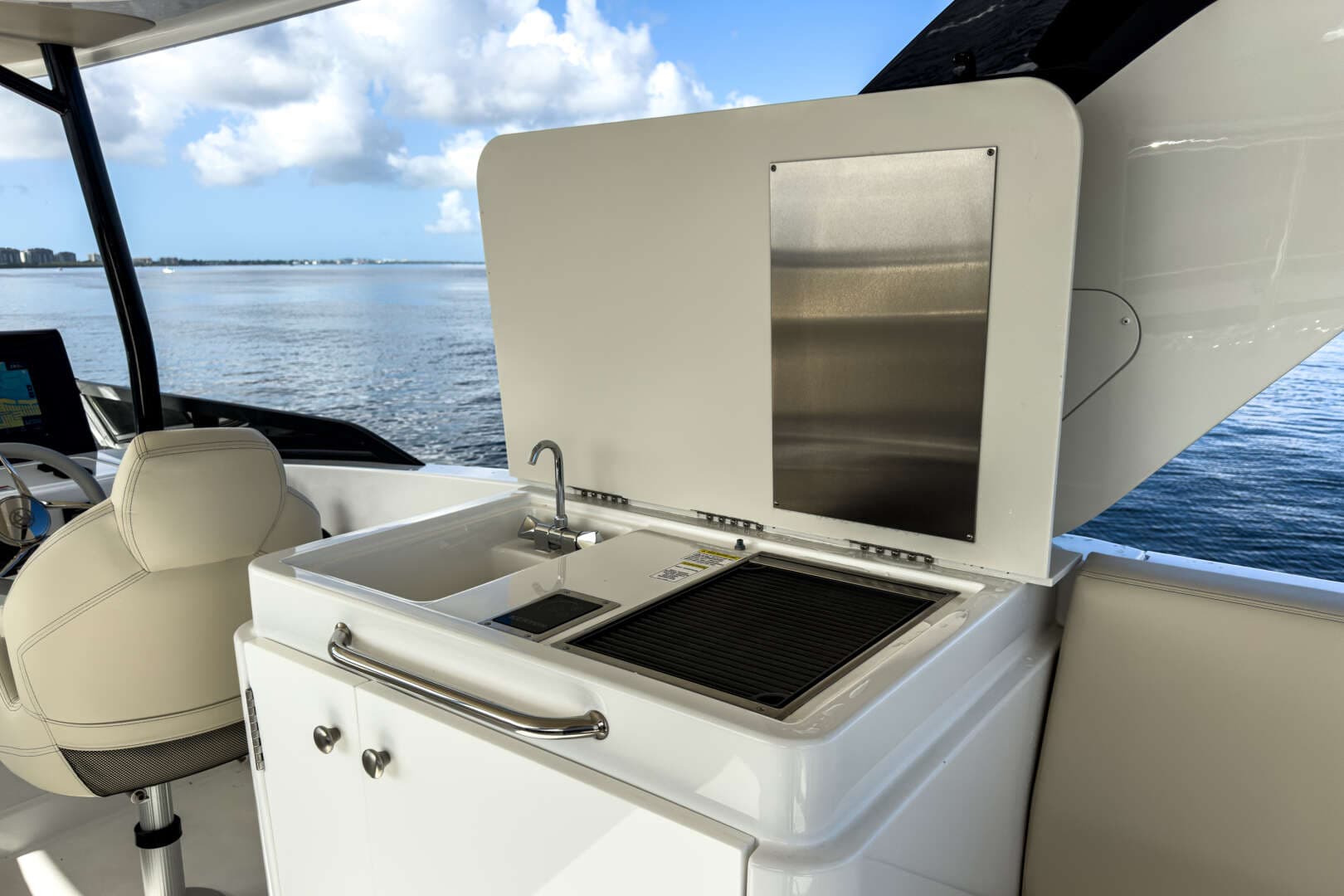 2026 Cruisers Yachts 50 FLY - Image 71