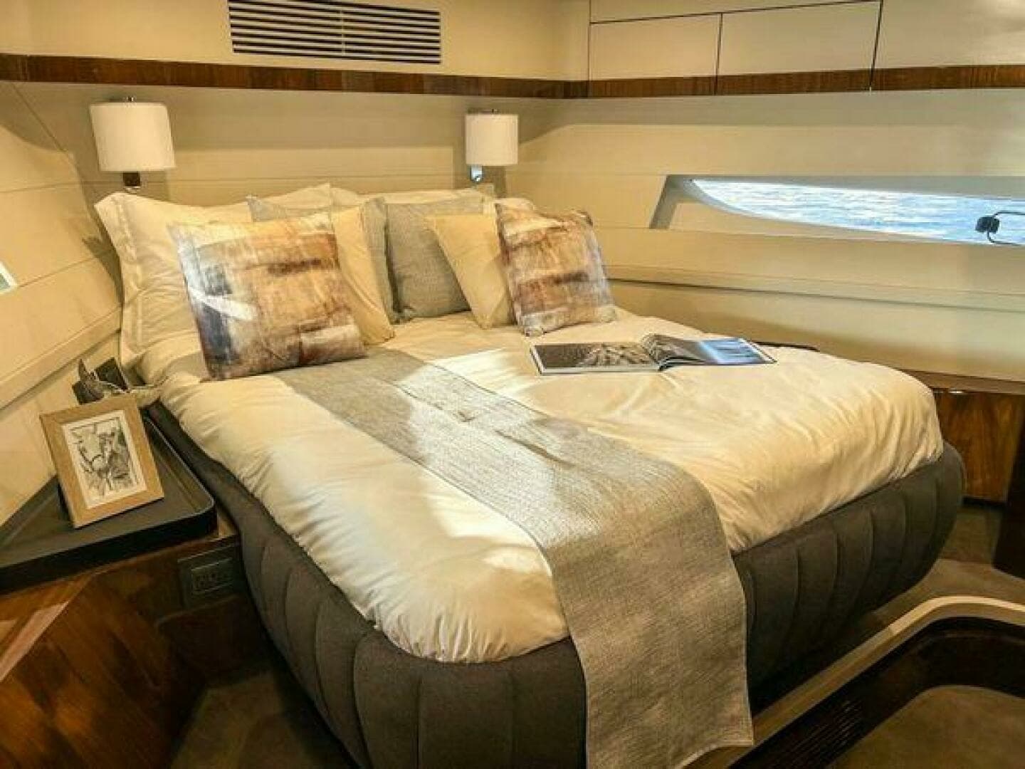 2024 Fairline 68 Squadron - Image 13
