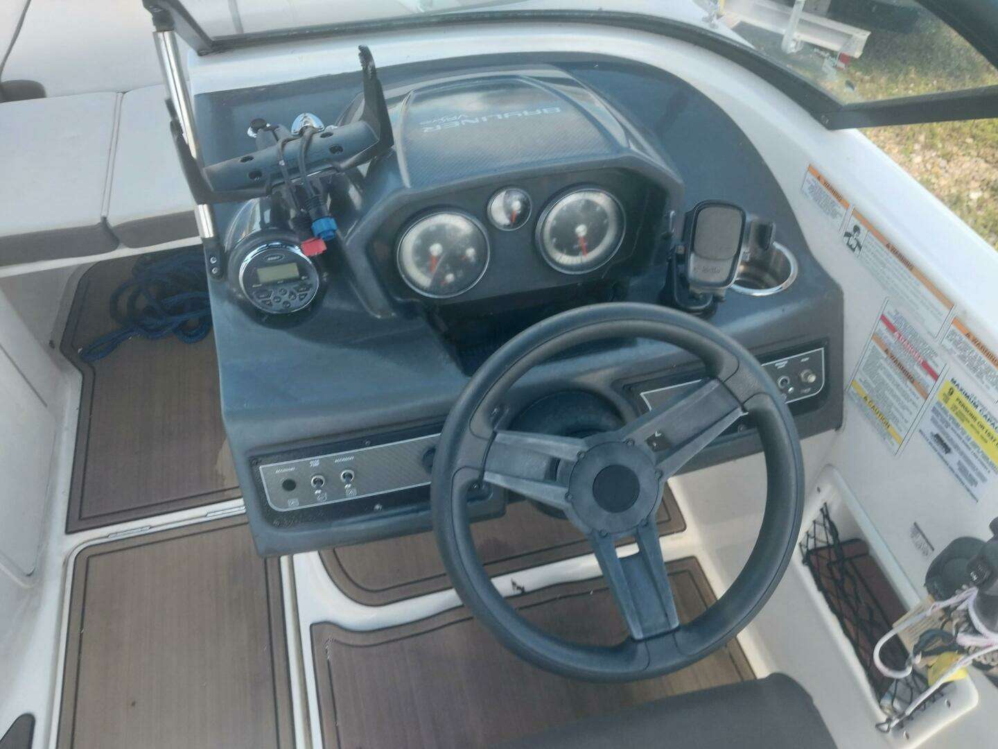 2017 Bayliner VR5 - Image 5