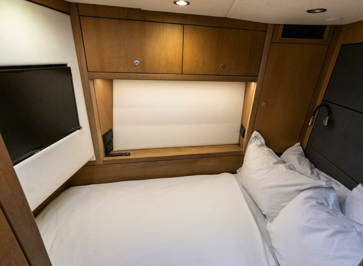 2014 Oyster Yachts Oyster 825 - Image 34