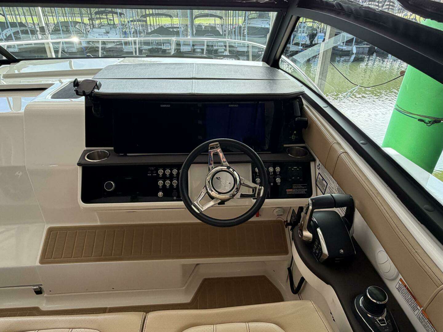 2023 Sea Ray Sundancer 320 - Image 13