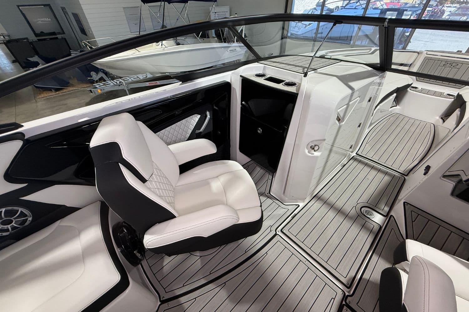 2026 Yamaha Boats 252SE - 22