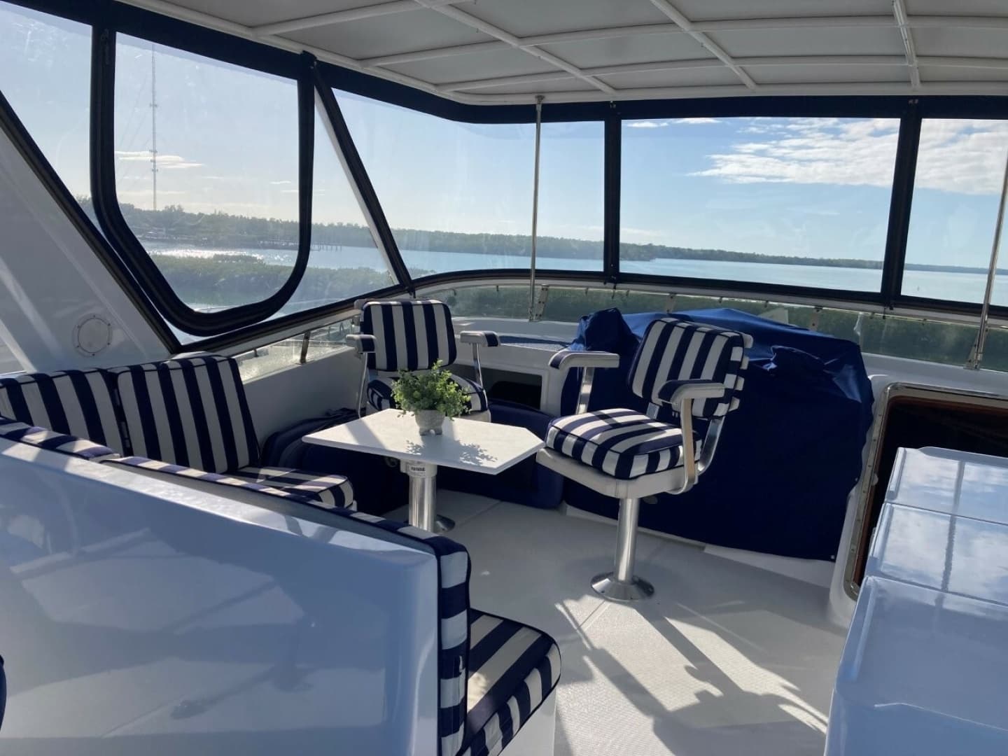 1999 Offshore Yachts 48 Pilothouse - Image 13