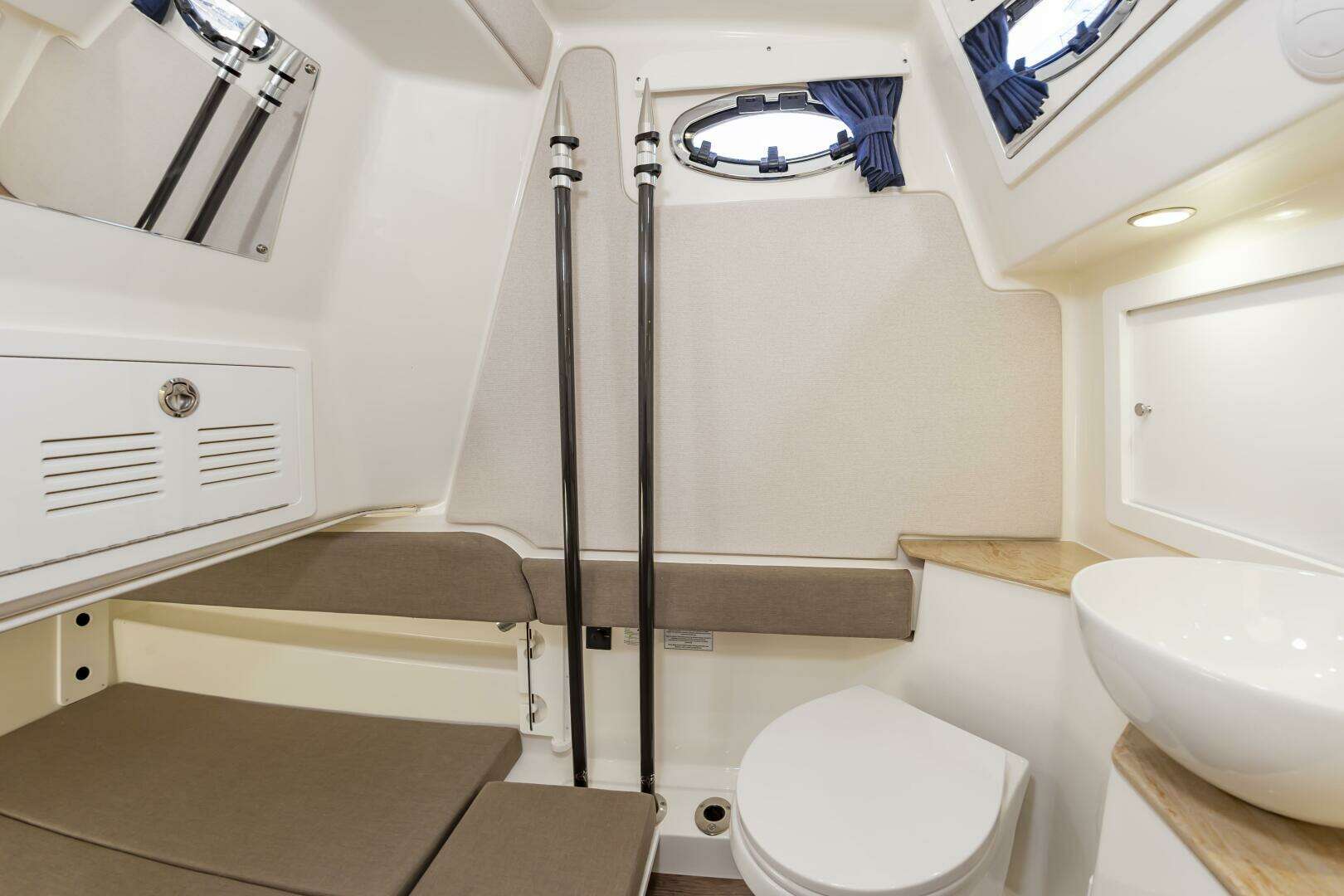 2025 Regulator 35 - Image 42