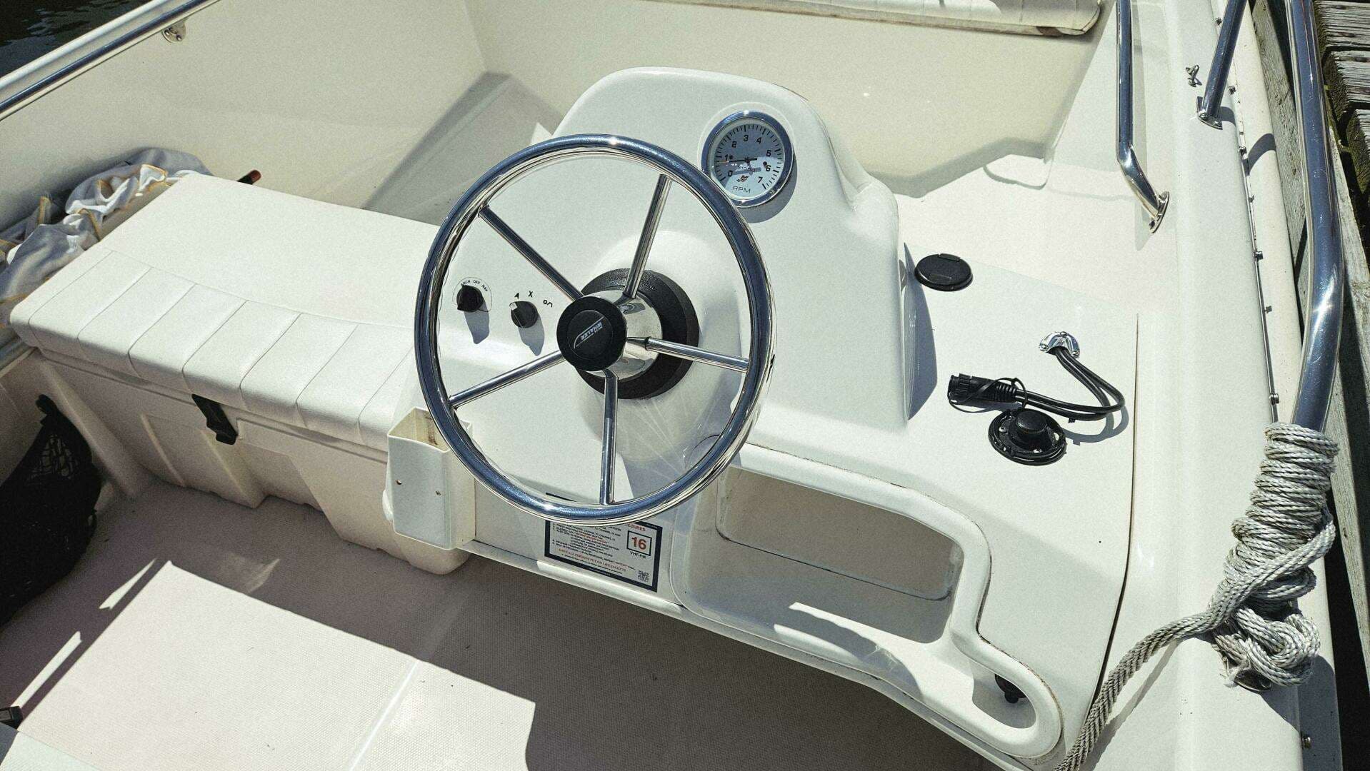 2012 Boston Whaler 17 Super Sport - Image 5