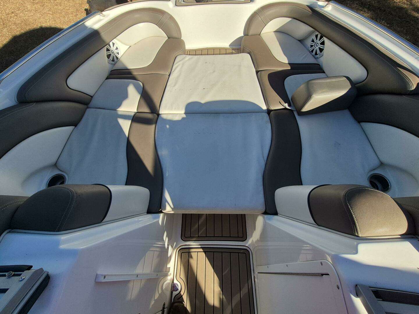 2011 Yamaha Boats 242 Limited S - Image 11
