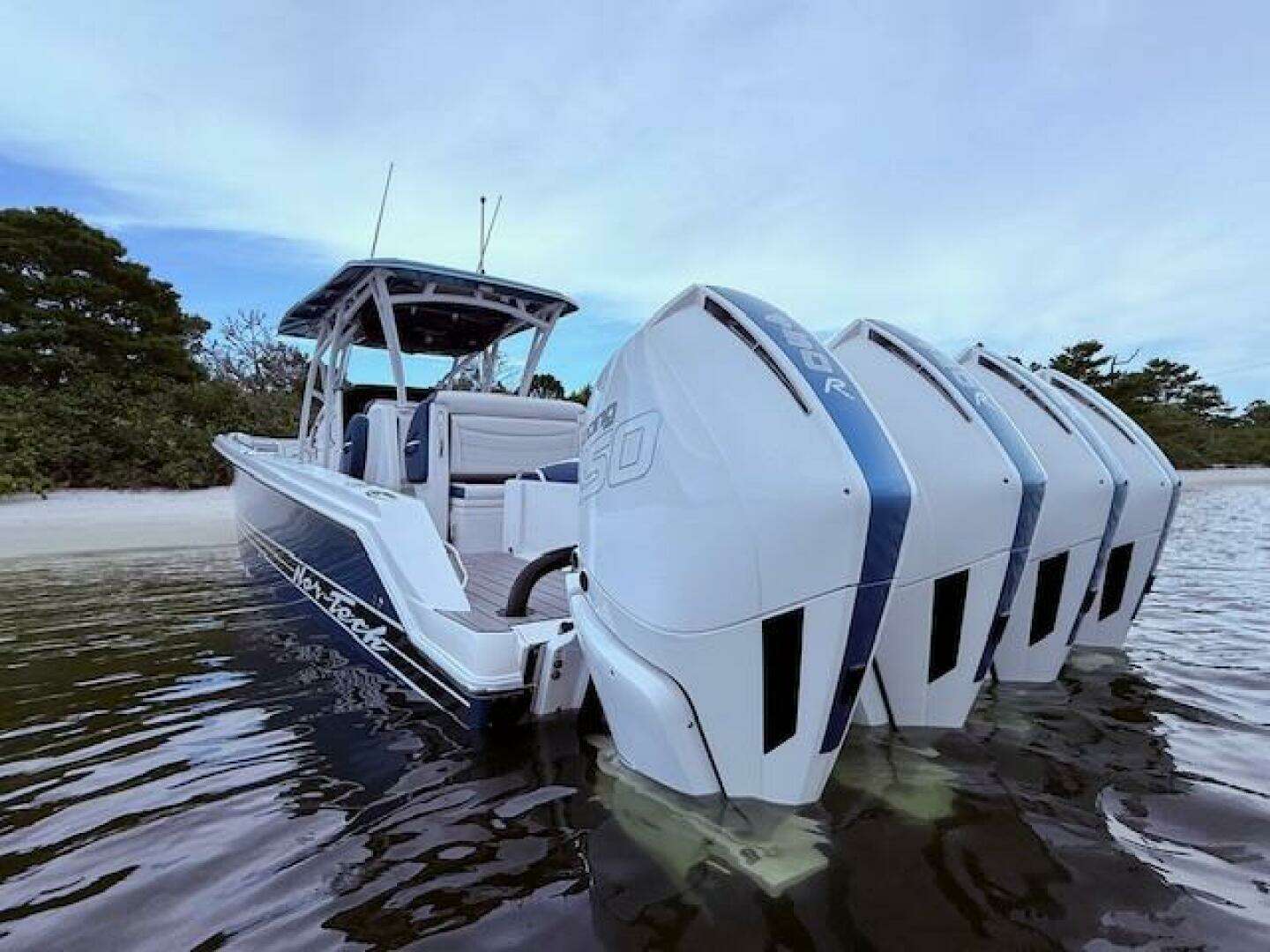 2022 Nor-Tech 390 Sport Center Console - Image 15