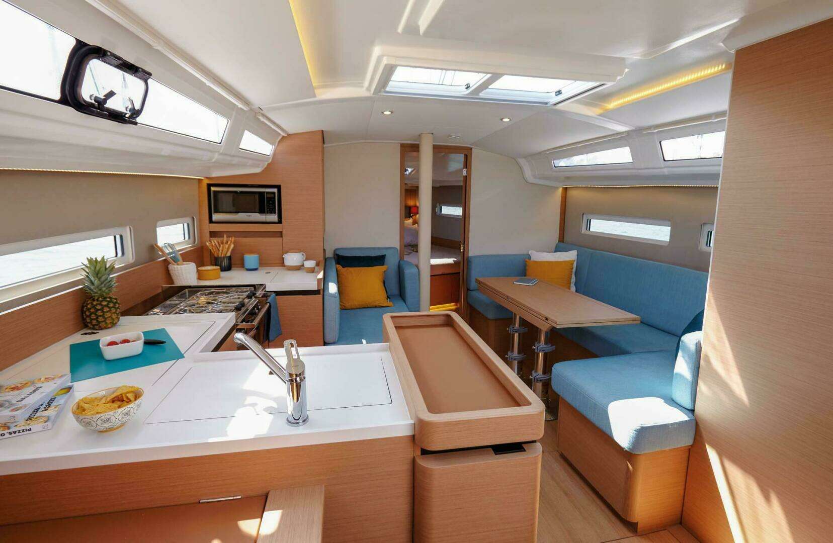 2025 Jeanneau Sun Odyssey 410 - Image 5