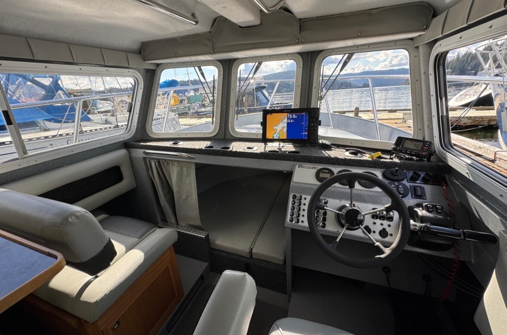 2018 KingFisher 2725 Weekender - Image 34