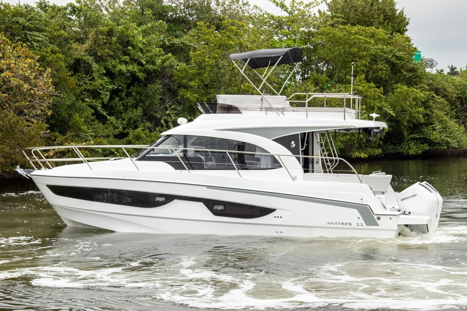 2026 Beneteau Antares 11 - Image 4