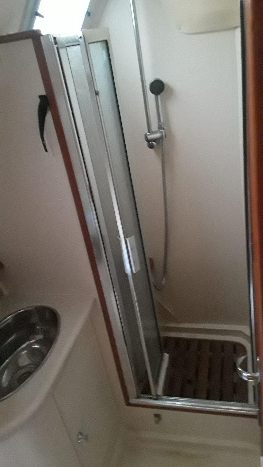 Large shower in aft compartment